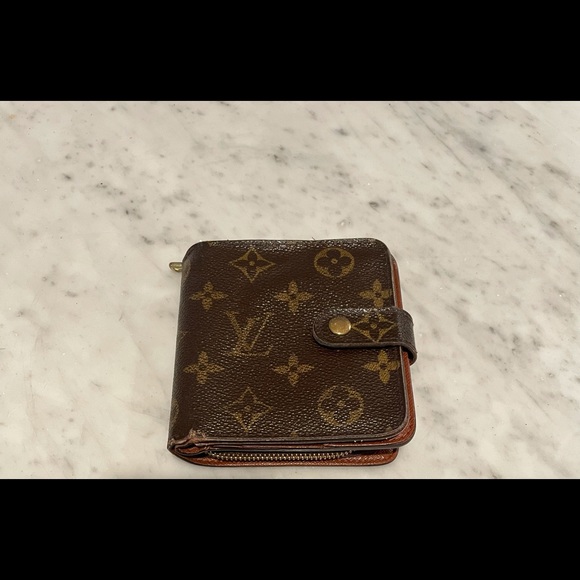 Louis Vuitton Handbags - Louis Vuitton LV monogram Zipper Wallet